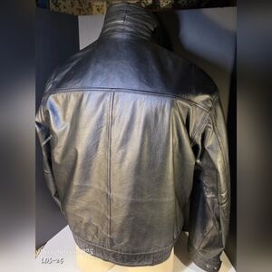 Vintage Members Only Black XL Leather Bomber Jacket.
